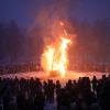 Über 1.000 Besucher sind am Sonntagabend auf den Kalvarienberg in Sonthofen gekommen, um den Fuken zu sehen.