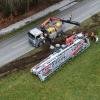 Von der Straße zwischen Rotheidlen und Eggenberg, in der Nähe von Bodnegg (Landkreis Ravensburg), ist am Montagmorgen ein Lkw-Gespann abgekommen. Der Anhänger des Lkw, auf dem der Kran geladen war, kippte bei dem Unfall um.
Fotos: Davor Knappmeyer