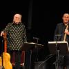 Unter dem Namen "Camerata Bavarese" musizierten im Stadtsaal Kaufbeuren Sigi Schwab an der Gitarre und Klaus Hampl an der Klarinette. Das Jazz-Quartett ergänzten kongenial Magnus Dauner (Perkussion) und Heiko Jung (Bass). In 90 Minuten entführten die Klangkünstler 200 aufmerksame Zuhörer in die barocke Klassik, aber auch in den indischen und afroamerikanischen Kulturkreis.