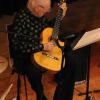 Unter dem Namen "Camerata Bavarese" musizierten im Stadtsaal Kaufbeuren Sigi Schwab an der Gitarre und Klaus Hampl an der Klarinette. Das Jazz-Quartett ergänzten kongenial Magnus Dauner (Perkussion) und Heiko Jung (Bass). In 90 Minuten entführten die Klangkünstler 200 aufmerksame Zuhörer in die barocke Klassik, aber auch in den indischen und afroamerikanischen Kulturkreis.