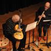 Unter dem Namen "Camerata Bavarese" musizierten im Stadtsaal Kaufbeuren Sigi Schwab an der Gitarre und Klaus Hampl an der Klarinette. Das Jazz-Quartett ergänzten kongenial Magnus Dauner (Perkussion) und Heiko Jung (Bass). In 90 Minuten entführten die Klangkünstler 200 aufmerksame Zuhörer in die barocke Klassik, aber auch in den indischen und afroamerikanischen Kulturkreis.