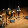 Unter dem Namen "Camerata Bavarese" musizierten im Stadtsaal Kaufbeuren Sigi Schwab an der Gitarre und Klaus Hampl an der Klarinette. Das Jazz-Quartett ergänzten kongenial Magnus Dauner (Perkussion) und Heiko Jung (Bass). In 90 Minuten entführten die Klangkünstler 200 aufmerksame Zuhörer in die barocke Klassik, aber auch in den indischen und afroamerikanischen Kulturkreis.