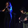 Mit einer Mischung aus traditioneller und moderner irischer Musik hat "Irish Heartbeat" am Dienstagabend den St. Patrick´s Day in der Kultbox in Kempten nachgefeiert. Mit viel Spiellaune und Können begeisterten die drei Bands "Alfi", "Fourth Moon" und "The Outside Track" das Publikum. Beim letzten Lied animierte "The Outside Track" die Zuschauer zum Mitsingen. Als bei der gemeinsamen Zugabe dann alle Musiker noch einmal auf der Bühne waren, jubelte das Publikum ihnen ihm Stehen zu. Für die Musiker war Kempten die letzte Station ihrer langen Tournee, die sie einmal durch ganz Deutschland geführt hatte.
Fotos: Christian Gögler
