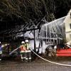 In Lindau ist in der Nacht zum Montag eine Scheune in Flammen aufgegangen. Bis auf einen Feuerwehrmann, der sich leichte Brandblasen zuzog, gab es keine Verletzten. Der Sachschaden ist jedoch recht hoch.
 
Fotos: Davor Knappmeyer