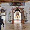 In Ottobeuren ist das Klostermuseum der Benediktinerabtei nach langer Renovierung am Samstag wieder eröffnet worden. Zahlreiche Besucher besichtigten am Tag der offenen Tür das neue Klostermuseum. 
 
Bilder: Fritz Pavlon