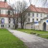 In Ottobeuren ist das Klostermuseum der Benediktinerabtei nach langer Renovierung am Samstag wieder eröffnet worden. Zahlreiche Besucher besichtigten am Tag der offenen Tür das neue Klostermuseum. 
 
Bilder: Fritz Pavlon