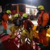Gleich drei Szenarien hatte die Feuerwehr Oberstdorf am Montagabend gleichzeitig zu bekämpfen. Bei einer Großübung mit über 100 Kräften der Feuerwehr Oberstdorf, Rettenberg und Sonthofen zusammen sorgten die ehrenamtlichen Einsatzkräfte für viel Aufsehen in der Oberstdorfer Marktgemeinde.
 
Bilder: Benjamin Liss