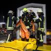 Gleich drei Szenarien hatte die Feuerwehr Oberstdorf am Montagabend gleichzeitig zu bekämpfen. Bei einer Großübung mit über 100 Kräften der Feuerwehr Oberstdorf, Rettenberg und Sonthofen zusammen sorgten die ehrenamtlichen Einsatzkräfte für viel Aufsehen in der Oberstdorfer Marktgemeinde.
 
Bilder: Benjamin Liss