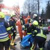 Gleich drei Szenarien hatte die Feuerwehr Oberstdorf am Montagabend gleichzeitig zu bekämpfen. Bei einer Großübung mit über 100 Kräften der Feuerwehr Oberstdorf, Rettenberg und Sonthofen zusammen sorgten die ehrenamtlichen Einsatzkräfte für viel Aufsehen in der Oberstdorfer Marktgemeinde.
 
Bilder: Benjamin Liss