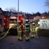 Zu einem brennenden Pkw, wurde die Feuerwehr Immenstadt am Dienstagabend in ihrem Übungsszenario in die Tiefgarage unter dem Klostergarten gerufen. Ein Elektro-Pkw fing Feuer und brannte direkt vor einem Technikraum, in dem sich gerade Mitarbeiter befanden. Die im Technikraum arbeitenden Personen wurden dabei verletzt und mussten gerettet werden.
 
Bilder: Benjamin Liss