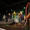 Mit einer Mischung aus traditioneller und moderner irischer Musik hat "Irish Heartbeat" am Dienstagabend den St. Patrick´s Day in der Kultbox in Kempten nachgefeiert. Mit viel Spiellaune und Können begeisterten die drei Bands "Alfi", "Fourth Moon" und "The Outside Track" das Publikum. Beim letzten Lied animierte "The Outside Track" die Zuschauer zum Mitsingen. Als bei der gemeinsamen Zugabe dann alle Musiker noch einmal auf der Bühne waren, jubelte das Publikum ihnen ihm Stehen zu. Für die Musiker war Kempten die letzte Station ihrer langen Tournee, die sie einmal durch ganz Deutschland geführt hatte.
Fotos: Christian Gögler