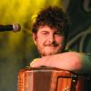 Mit einer Mischung aus traditioneller und moderner irischer Musik hat "Irish Heartbeat" am Dienstagabend den St. Patrick´s Day in der Kultbox in Kempten nachgefeiert. Mit viel Spiellaune und Können begeisterten die drei Bands "Alfi", "Fourth Moon" und "The Outside Track" das Publikum. Beim letzten Lied animierte "The Outside Track" die Zuschauer zum Mitsingen. Als bei der gemeinsamen Zugabe dann alle Musiker noch einmal auf der Bühne waren, jubelte das Publikum ihnen ihm Stehen zu. Für die Musiker war Kempten die letzte Station ihrer langen Tournee, die sie einmal durch ganz Deutschland geführt hatte.
Fotos: Christian Gögler