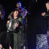 Mit einer Mischung aus traditioneller und moderner irischer Musik hat "Irish Heartbeat" am Dienstagabend den St. Patrick´s Day in der Kultbox in Kempten nachgefeiert. Mit viel Spiellaune und Können begeisterten die drei Bands "Alfi", "Fourth Moon" und "The Outside Track" das Publikum. Beim letzten Lied animierte "The Outside Track" die Zuschauer zum Mitsingen. Als bei der gemeinsamen Zugabe dann alle Musiker noch einmal auf der Bühne waren, jubelte das Publikum ihnen ihm Stehen zu. Für die Musiker war Kempten die letzte Station ihrer langen Tournee, die sie einmal durch ganz Deutschland geführt hatte.
Fotos: Christian Gögler