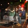 Mit einer Mischung aus traditioneller und moderner irischer Musik hat "Irish Heartbeat" am Dienstagabend den St. Patrick´s Day in der Kultbox in Kempten nachgefeiert. Mit viel Spiellaune und Können begeisterten die drei Bands "Alfi", "Fourth Moon" und "The Outside Track" das Publikum. Beim letzten Lied animierte "The Outside Track" die Zuschauer zum Mitsingen. Als bei der gemeinsamen Zugabe dann alle Musiker noch einmal auf der Bühne waren, jubelte das Publikum ihnen ihm Stehen zu. Für die Musiker war Kempten die letzte Station ihrer langen Tournee, die sie einmal durch ganz Deutschland geführt hatte.
Fotos: Christian Gögler