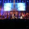 3.000 Gäste sind am Sonntag in die Big Box Allgäu in Kempten geströmt, um Klassiker der Rockgeschichte aus hochkarätiger Hand zu hören. Bei "Rock meets Classic" waren dieses Jahr Sascha Krebs, Mike Tramp (White Lion), Maggie Reilly (Mike Oldfield), Ronnie Romero (Rainbow), Mick Box & Bernie Shaw (Uriah Heep), Dee Snyder (Twisted Sister) und Joey Tempest (Europe) auf der komplett ausverkauften Tour dabei. In Kempten heizten sie ihrem Publikum ordentlich ein, das sich schon bald von seinen Plätzen erhob und mit den Musikern feierte. 