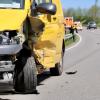 Auf der B12 zwischen Hergensweiler und Stockenweiler sind zwei Autos frontal zusammengestoßen. Rettungskräfte sind am Unfallort. 
 
Bilder: Davor Knappmeyer