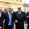 Sie haben Ja gesagt: Ludwig Prinz von Bayern (40) und seine Sophie-Alexandra Evekink (33) haben geheiratet - mit jeder Menge Ehrengästen aus Adel, Politik und Gesellschaft. Kein Wunder, ist der Bräutigam doch Ururenkel des letzten bayerischen Königs Ludwig III. Seine Braut stammt aus einer niederländisch-kanadischen Familie. Nach dem Hochzeitsgottesdienst zog das Paar zu den Klängen des Bayernliedes und unter dem Beifall zahlreicher Schaulustiger aus der Theatinerkirche aus, wo der Münchner Erzbischof und Kardinal Reinhard Marx den beiden das Sakrament der Ehe gespendet hatte. Hier die schönsten Bilder der Märchenhochzeit. 