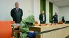 Der 85-jährige Angeklagte aus Weilheim muss sich wegen Totschlags an seiner pflegebedürftigen Frau verantworten.