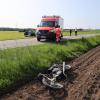 Nahe Dietmannsried: Mopedfahrer kollidiert mit Auto und wird tödlich verletzt. Der 85-jährige Mopedfahrer hatte am Pfingstsonntag gegen 16.15 Uhr nach ersten Erkenntnissen der Polizei dem herannahenden Mercedes bei der Einfahrt in die Kreisstraße die Vorfahrt genommen. Der Autofahrer konnte nicht mehr rechtzeitig abbremsen.
 
Bilder: Markus Dorer
