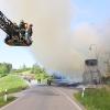Ein Feuer ist am Sonntagnachmittag auf einem Lagerplatz des Bauhofs Dösingen zwischen Willofs und Beschauen ausgebrochen. Ein Salzlager stand bereits wenige Minuten, nachdem der Brand entdeckt worden war, komplett in Flammen.