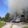 Ein Feuer ist am Sonntagnachmittag auf einem Lagerplatz des Bauhofs Dösingen zwischen Willofs und Beschauen ausgebrochen. Ein Salzlager stand bereits wenige Minuten, nachdem der Brand entdeckt worden war, komplett in Flammen.