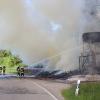 Ein Feuer ist am Sonntagnachmittag auf einem Lagerplatz des Bauhofs Dösingen zwischen Willofs und Beschauen ausgebrochen. Ein Salzlager stand bereits wenige Minuten, nachdem der Brand entdeckt worden war, komplett in Flammen.