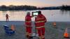 Am Montag suchten Einsatzkräfte im Schlosssee bei Salem im Bodenseekreis nach einem 28-jährigen Mann, der nicht vom Schwimmen zurückgekommen war. Der Mann konnte nur noch tot gefunden werden.
Fotos: DLRG BSK