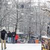 Die winterlichen Verhältnisse haben auf den Allgäuer Straßen zu Verzögerungen geführt. In der Kemptner Innenstadt hatten Fußgänger mit rutschigen Gehwegenzu kämpfen.
