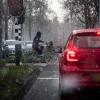 Eine Fahrradfahrerin ist in Kempten über eine rote Ampel gefahren und deshalb mit einem Auto zusammengestoßen. Ein anderer Autofahrer hat in Kempten eine Radfahrerin übersehen. Auch hier kam es zum Zusammenstoß. (Symbolbild)