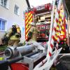 In immenstadt hat die Feuerwehr am Mittwoch eine Übung durchgeführt. Angenommen wurde ein Brand in einem Haus, der auch auf den Dachstuhl übergriff. Viele Interessierte sahen sich den Übungseinsatz an.