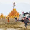 Beim Burning Man 2023 in den USA stecken nach starken Regenfällen rund 70.000 Menschen fest. Momentan können keine Fahrzeuge auf das Festivalgelände fahren, da sich der Sandboden in eine lehmartige Masse verwandelt hat. Die Menschen wurden dazu aufgerufen, sich ihre Wasser- und Lebensmittelvorräte einzuteilen.