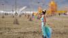 Beim Burning Man 2023 in den USA stecken nach starken Regenfällen rund 70.000 Menschen fest. Momentan können keine Fahrzeuge auf das Festivalgelände fahren, da sich der Sandboden in eine lehmartige Masse verwandelt hat. Die Menschen wurden dazu aufgerufen, sich ihre Wasser- und Lebensmittelvorräte einzuteilen.
