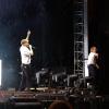 Explosive Stimmung beim ersten Heroes Festival im Allgäu! Zwischen knisternden Regenponchos und Moshpits feiern tausende junge Menschen zu Deutsch-Rap-Beats von 01099, Montez und Apache 207. Die Highlights von Freitagabend seht ihr hier in Bildern.
Ihr wart am Samstag da? Kein Ding! Auch von Luciano, Haftbefehl und Co. haben wir Bilder.
Hinweis in eigener Sache: Das Management von Apache 207 hat darauf bestanden, dass wir unsere Bilder des Konzertes vorab vorlegen und erst nach einer Freigabe am Montag veröffentlichen dürfen. Dies ist für uns nicht akzeptabel.