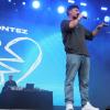 Explosive Stimmung beim ersten Heroes Festival im Allgäu! Zwischen knisternden Regenponchos und Moshpits feiern tausende junge Menschen zu Deutsch-Rap-Beats von 01099, Montez und Apache 207. Die Highlights von Freitagabend seht ihr hier in Bildern.
Ihr wart am Samstag da? Kein Ding! Auch von Luciano, Haftbefehl und Co. haben wir Bilder.
Hinweis in eigener Sache: Das Management von Apache 207 hat darauf bestanden, dass wir unsere Bilder des Konzertes vorab vorlegen und erst nach einer Freigabe am Montag veröffentlichen dürfen. Dies ist für uns nicht akzeptabel.