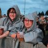 Explosive Stimmung beim ersten Heroes Festival im Allgäu! Zwischen knisternden Regenponchos und Moshpits feiern tausende junge Menschen zu Deutsch-Rap-Beats von 01099, Montez und Apache 207. Die Highlights von Freitagabend seht ihr hier in Bildern.
Ihr wart am Samstag da? Kein Ding! Auch von Luciano, Haftbefehl und Co. haben wir Bilder.
Hinweis in eigener Sache: Das Management von Apache 207 hat darauf bestanden, dass wir unsere Bilder des Konzertes vorab vorlegen und erst nach einer Freigabe am Montag veröffentlichen dürfen. Dies ist für uns nicht akzeptabel.