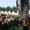 Explosive Stimmung beim ersten Heroes Festival im Allgäu! Zwischen knisternden Regenponchos und Moshpits feiern tausende junge Menschen zu Deutsch-Rap-Beats von 01099, Montez und Apache 207. Die Highlights von Freitagabend seht ihr hier in Bildern.
Ihr wart am Samstag da? Kein Ding! Auch von Luciano, Haftbefehl und Co. haben wir Bilder.
Hinweis in eigener Sache: Das Management von Apache 207 hat darauf bestanden, dass wir unsere Bilder des Konzertes vorab vorlegen und erst nach einer Freigabe am Montag veröffentlichen dürfen. Dies ist für uns nicht akzeptabel.