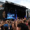 Explosive Stimmung beim ersten Heroes Festival im Allgäu! Zwischen knisternden Regenponchos und Moshpits feiern tausende junge Menschen zu Deutsch-Rap-Beats von 01099, Montez und Apache 207. Die Highlights von Freitagabend seht ihr hier in Bildern.
Ihr wart am Samstag da? Kein Ding! Auch von Luciano, Haftbefehl und Co. haben wir Bilder.
Hinweis in eigener Sache: Das Management von Apache 207 hat darauf bestanden, dass wir unsere Bilder des Konzertes vorab vorlegen und erst nach einer Freigabe am Montag veröffentlichen dürfen. Dies ist für uns nicht akzeptabel.