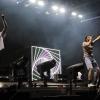Explosive Stimmung beim ersten Heroes Festival im Allgäu! Zwischen knisternden Regenponchos und Moshpits feiern tausende junge Menschen zu Deutsch-Rap-Beats von 01099, Montez und Apache 207. Die Highlights von Freitagabend seht ihr hier in Bildern.
Ihr wart am Samstag da? Kein Ding! Auch von Luciano, Haftbefehl und Co. haben wir Bilder.
Hinweis in eigener Sache: Das Management von Apache 207 hat darauf bestanden, dass wir unsere Bilder des Konzertes vorab vorlegen und erst nach einer Freigabe am Montag veröffentlichen dürfen. Dies ist für uns nicht akzeptabel.