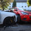 In Sonthofen kam es am Dienstag zu einem Unfall. Ein älterer Autofahrer erlitt einen medizinischen Notfall und krachte deshalb in drei stehende Autos.