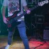 Unter dem Motto "Fast and Heavy" traf am Freitagabend im Barfly in Sonthofen Pop-Punk auf Modern Hard Rock. Genauer gesagt spielten die Bands "Sum Night 38" und "Facing Fears" live vor gut 100 Gästen.
Sum Night 38 überzeugt als Vorband
Mitglieder der Bands waren für den Auftritt teils aus Nürnberg angereist. Das Publikum feierte die Vorband sumnight38 aus Holzgünz gebührend ab bevor die Jungs von "Facing fears" aus Illertissen das Barfly zum Beben brachten, wie unser Fotograf berichtet. Besonders bewunderte das Publikum den Gittarist von sumnight38, der mit nur drei Prozent Sehvermögen die Gittare im wahrsten Sinne blind beherrscht. Das erste Mal spielte die Band ihren neuen Song "Cold as Ice" vor Livepublikum.
Facing Fears rocken das Barfly
Danach lieferten die fünf Vollblutmusiker von "Facing Fears" Modern Hard Rock. Das mag anfangs in vielen Ohren widersprüchlich klingen, jedoch verkörpert "Facing Fears" genau diesen Spagat, der die "gute, alte Zeit" mit modernem Sound verbindet - und damit überzeugt! 