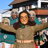 Zum 40-jährigen Gründungs-Jubiläum der Narrenzunft "Daaschora Weibla Tannheim" hat am Wochenende in Tannheim ein Faschingsumzug stattgefunden. Die rund 4.000 Hästräger aus insgesamt 50 Gruppen wurden von tausenden Zuschauern stürmisch gefeiert.