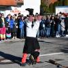 Zum 40-jährigen Gründungs-Jubiläum der Narrenzunft "Daaschora Weibla Tannheim" hat am Wochenende in Tannheim ein Faschingsumzug stattgefunden. Die rund 4.000 Hästräger aus insgesamt 50 Gruppen wurden von tausenden Zuschauern stürmisch gefeiert.