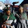 Zum 40-jährigen Gründungs-Jubiläum der Narrenzunft "Daaschora Weibla Tannheim" hat am Wochenende in Tannheim ein Faschingsumzug stattgefunden. Die rund 4.000 Hästräger aus insgesamt 50 Gruppen wurden von tausenden Zuschauern stürmisch gefeiert.