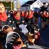 Zum 40-jährigen Gründungs-Jubiläum der Narrenzunft "Daaschora Weibla Tannheim" hat am Wochenende in Tannheim ein Faschingsumzug stattgefunden. Die rund 4.000 Hästräger aus insgesamt 50 Gruppen wurden von tausenden Zuschauern stürmisch gefeiert.