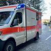 Bei Kißlegg ist es am Freitagnachmittag zu einem heftigen Zusammenstoß zwischen zwei Autos gekommen. Ein junger Autofahrer war kurz nach Wallmusried in einem Waldstück ins Schleudern geraten. Ein entgegenkommender 54-jähriger Autofahrer konnte nicht mehr rechtzeitig ausweichen und krachte mit dem 19-Jährigen zusammen. Der junge Autofahrer erlitt dabei schwere Verletzungen, er musste von der Feuerwehr aus dem Wagen befreit werden.