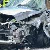 Bei Kißlegg ist es am Freitagnachmittag zu einem heftigen Zusammenstoß zwischen zwei Autos gekommen. Ein junger Autofahrer war kurz nach Wallmusried in einem Waldstück ins Schleudern geraten. Ein entgegenkommender 54-jähriger Autofahrer konnte nicht mehr rechtzeitig ausweichen und krachte mit dem 19-Jährigen zusammen. Der junge Autofahrer erlitt dabei schwere Verletzungen, er musste von der Feuerwehr aus dem Wagen befreit werden.