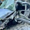 Bei Kißlegg ist es am Freitagnachmittag zu einem heftigen Zusammenstoß zwischen zwei Autos gekommen. Ein junger Autofahrer war kurz nach Wallmusried in einem Waldstück ins Schleudern geraten. Ein entgegenkommender 54-jähriger Autofahrer konnte nicht mehr rechtzeitig ausweichen und krachte mit dem 19-Jährigen zusammen. Der junge Autofahrer erlitt dabei schwere Verletzungen, er musste von der Feuerwehr aus dem Wagen befreit werden.