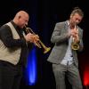 Die eher unkonventionelle Blasmusik-Kapelle "Mnozil Brass" aus Wien hat in der BigBox Allgäu begeistert. Die Musiker, die vor rund 30 Jahren im Restaurant Mnozil's zusammen fanden, servierten sowohl Rock-Nummern als auch traditionell feines Blech und reicherten das bunte Gericht mit allerlei schräger Komik an. Zuvor musizierten die sieben Allgäuer Blechmusikanten von "Verstehen Sie Brass?" im Foyer der Veranstaltungshalle.
 
