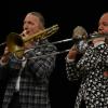 Die eher unkonventionelle Blasmusik-Kapelle "Mnozil Brass" aus Wien hat in der BigBox Allgäu begeistert. Die Musiker, die vor rund 30 Jahren im Restaurant Mnozil's zusammen fanden, servierten sowohl Rock-Nummern als auch traditionell feines Blech und reicherten das bunte Gericht mit allerlei schräger Komik an. Zuvor musizierten die sieben Allgäuer Blechmusikanten von "Verstehen Sie Brass?" im Foyer der Veranstaltungshalle.
 