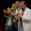 Die eher unkonventionelle Blasmusik-Kapelle "Mnozil Brass" aus Wien hat in der BigBox Allgäu begeistert. Die Musiker, die vor rund 30 Jahren im Restaurant Mnozil's zusammen fanden, servierten sowohl Rock-Nummern als auch traditionell feines Blech und reicherten das bunte Gericht mit allerlei schräger Komik an. Zuvor musizierten die sieben Allgäuer Blechmusikanten von "Verstehen Sie Brass?" im Foyer der Veranstaltungshalle.
 